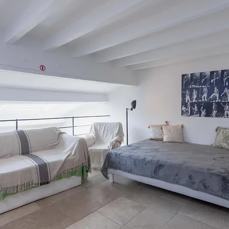 Maison Julia- Triplex Avec Rooftop Terrasse Vue Sur Et Cathedrale, 10 Mins A Pieds Du Palais Et Plages * Cannes
