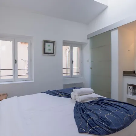 Maison Julia- Triplex Avec Rooftop Terrasse Vue Sur Et Cathedrale, 10 Mins A Pieds Du Palais Et Plages Apartment Cannes