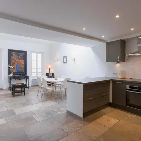 Maison Julia- Triplex Avec Rooftop Terrasse Vue Sur Et Cathedrale, 10 Mins A Pieds Du Palais Et Plages *