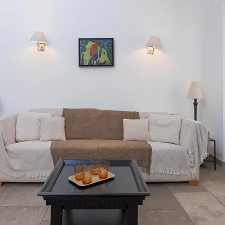 Maison Julia- Triplex Avec Rooftop Terrasse Vue Sur Et Cathedrale, 10 Mins A Pieds Du Palais Et Plages Apartment *