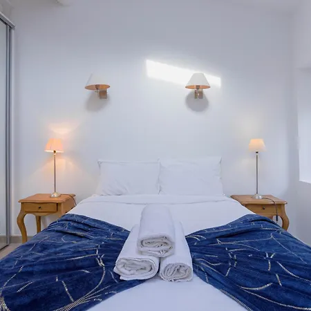 Apartment Maison Julia- Triplex Avec Rooftop Terrasse Vue Sur Et Cathedrale, 10 Mins A Pieds Du Palais Et Plages *